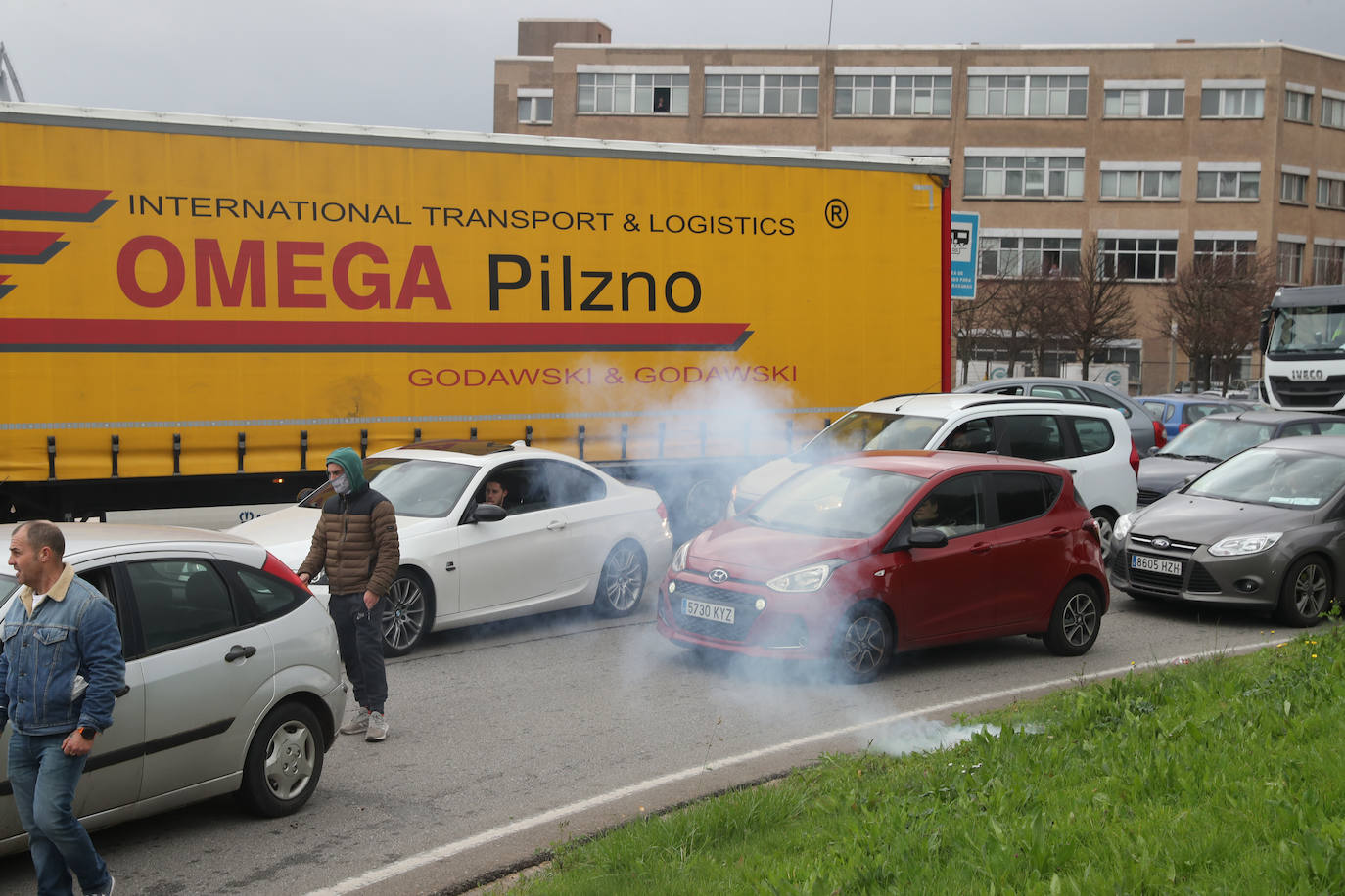 Los puertos de la región siguen en una situación complicada, sin tráfico de camiones que puedan mover las mercancías, más allá de los que trabajan con escolta, mientras las posturas de las entidades que apoyan los paros en la región se mantienen firmes.