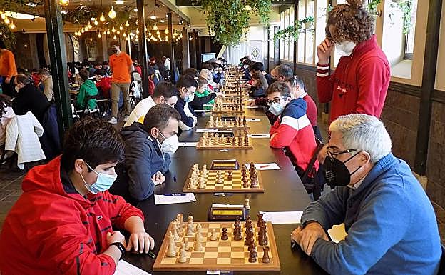 Álvaro González frente a Benigno Coto, en primer término. 