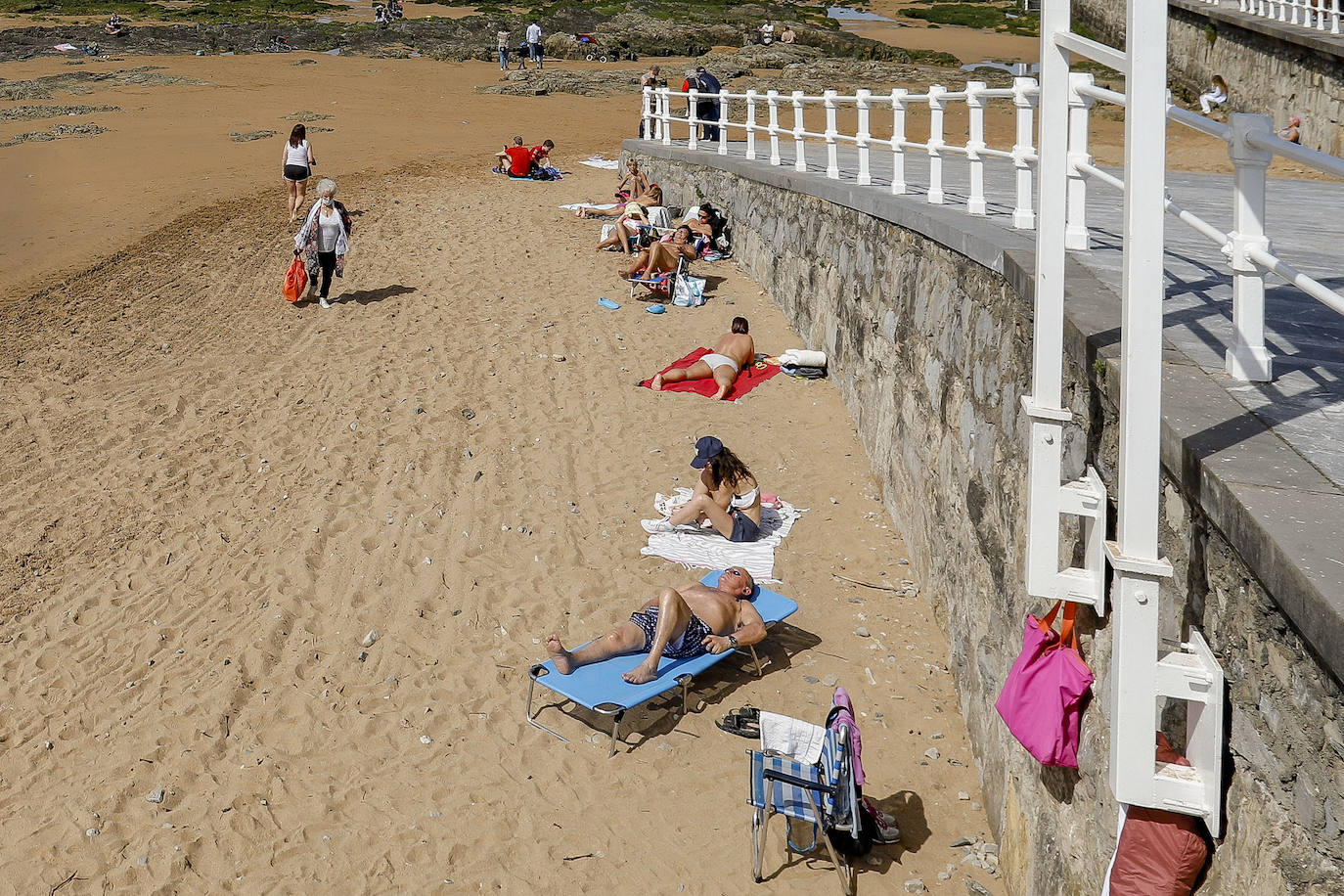 La primera jornada de primavera ha dejado temperaturas de hasta 23 grados en Gijón 