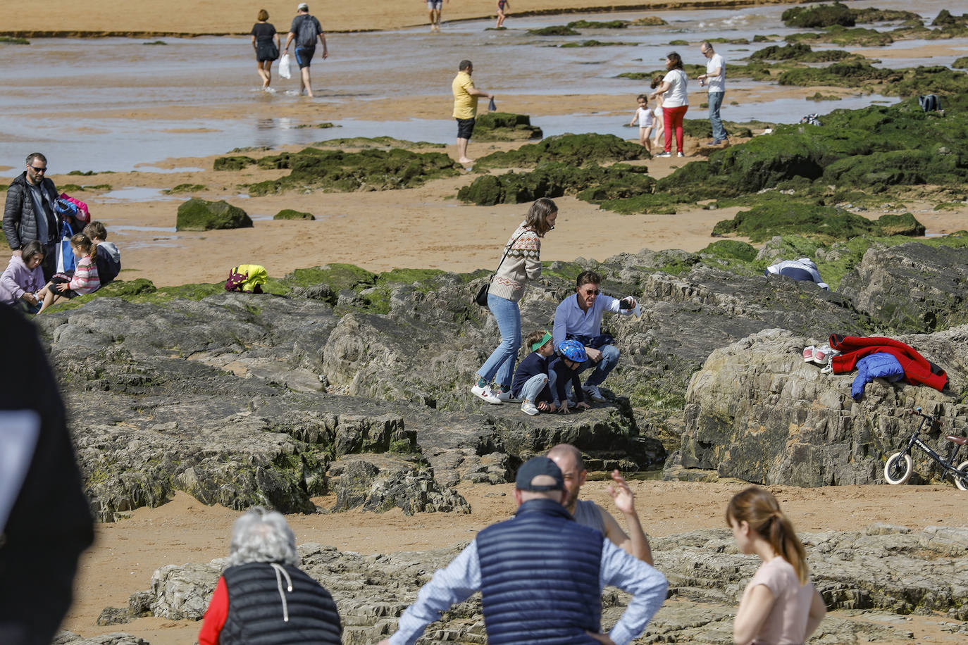 La primera jornada de primavera ha dejado temperaturas de hasta 23 grados en Gijón 