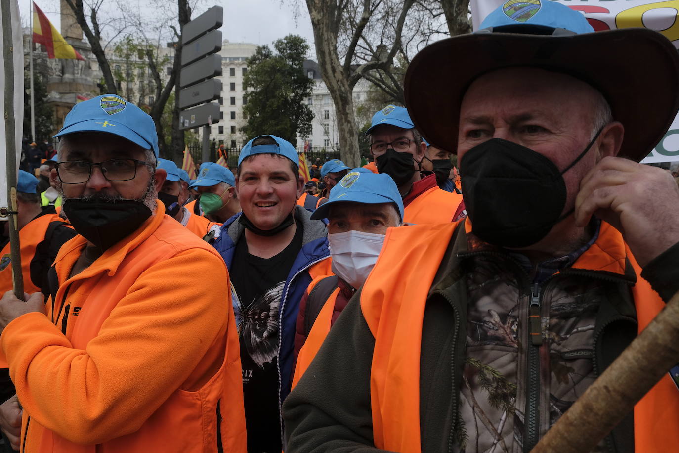 Decenas de miles de personas han tomado las calles de Madrid en una petición desesperada de auxilio al Gobierno por su supervivencia.