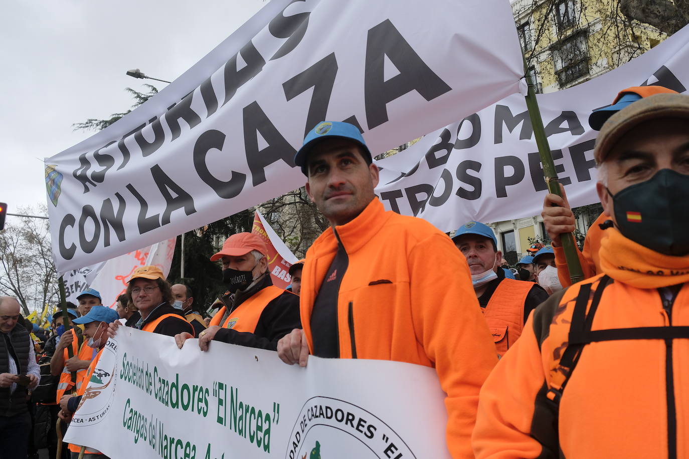 Decenas de miles de personas han tomado las calles de Madrid en una petición desesperada de auxilio al Gobierno por su supervivencia.