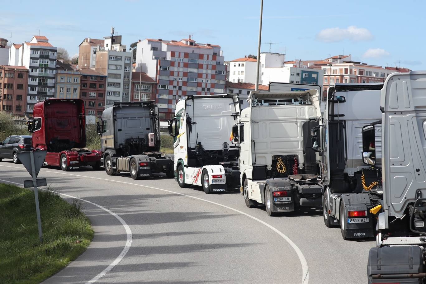 Fotos: Cientos de camiones colapsan el tráfico en la &#039;Y&#039;