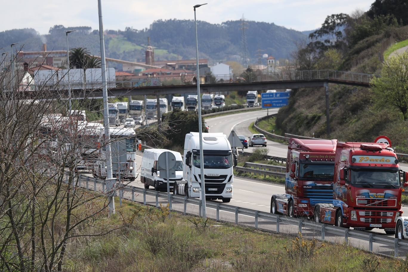 Fotos: Cientos de camiones colapsan el tráfico en la &#039;Y&#039;