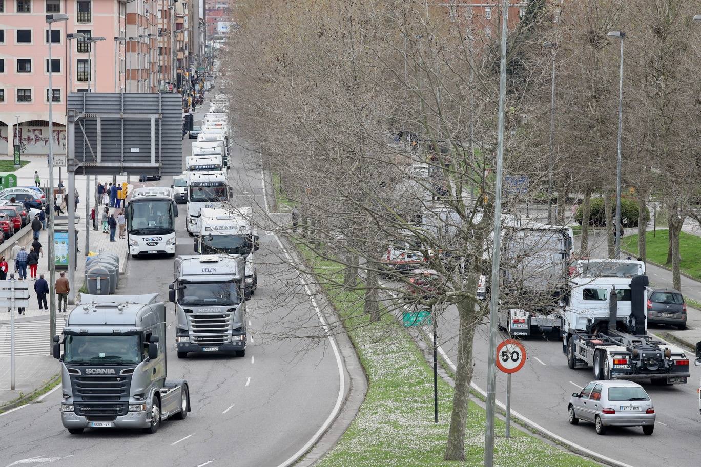 Fotos: Cientos de camiones colapsan el tráfico en la &#039;Y&#039;