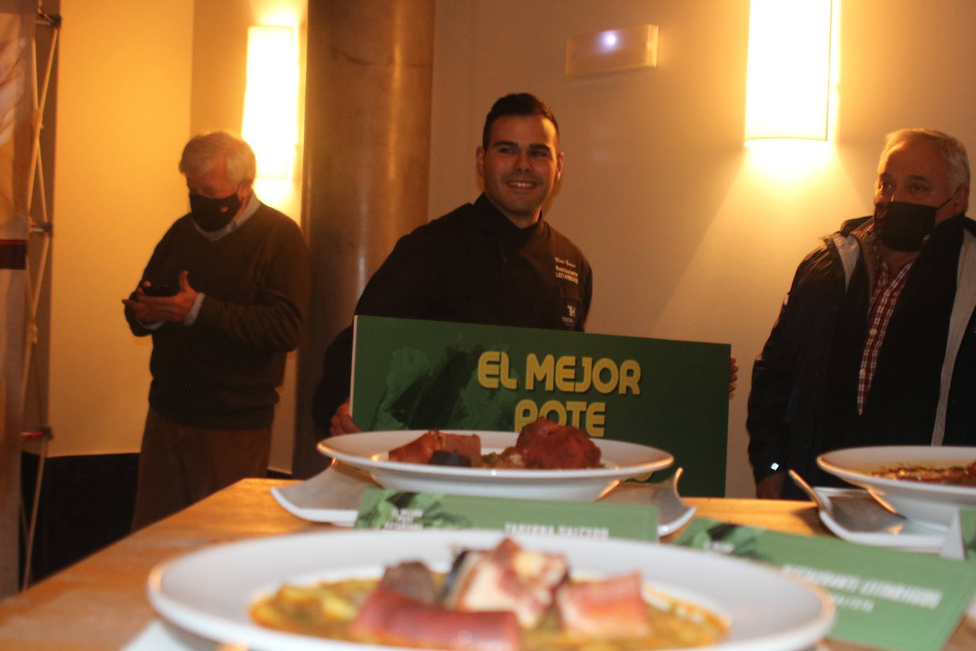 El ganador, a nivel nacional, de la IV edición del Campeonato de Pote Asturiano se lo lleva el restaurante de Leitariegos. Su creador Héctor Cosmen es paradójicamente el más joven de los cocineros que compitieron en el campeonato, pero el que mejor supo defender el plato más antiguo de la cuchara asturiana.