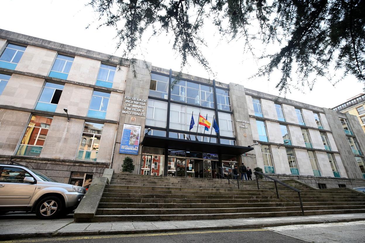 La Escuela de Ingeniería de Minas, Energía y Materiales ubicada en la calle Independencia. 