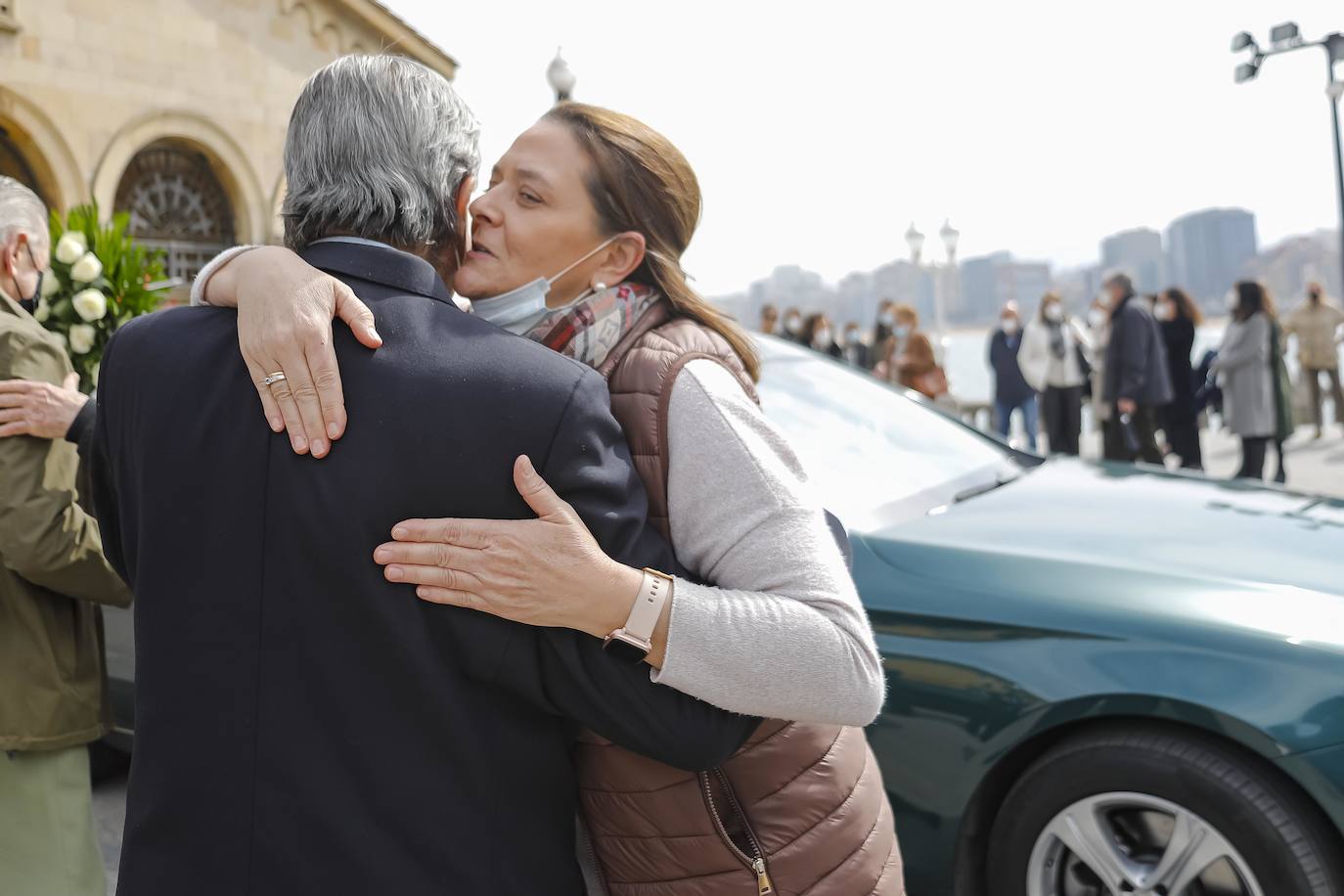Familiares y amigos se reunieron este viernes en la iglesia de San Pedro para despedir a la gijonesa Elisa Fernández-Escandón, fallecida el pasado lunes en Madrid.