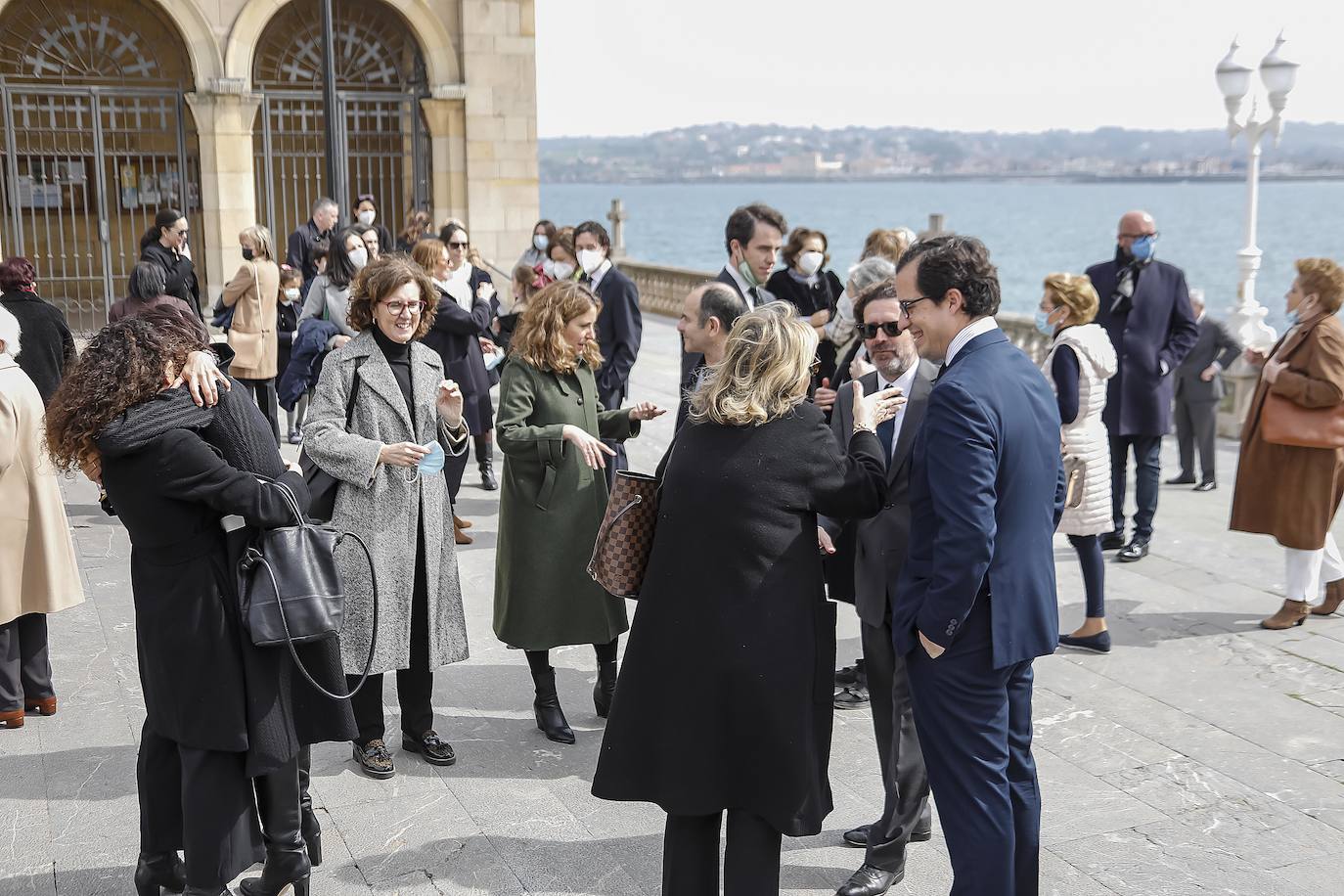 Familiares y amigos se reunieron este viernes en la iglesia de San Pedro para despedir a la gijonesa Elisa Fernández-Escandón, fallecida el pasado lunes en Madrid.