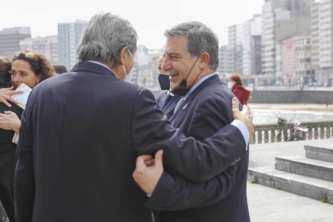 Familiares y amigos se reunieron este viernes en la iglesia de San Pedro para despedir a la gijonesa Elisa Fernández-Escandón, fallecida el pasado lunes en Madrid.