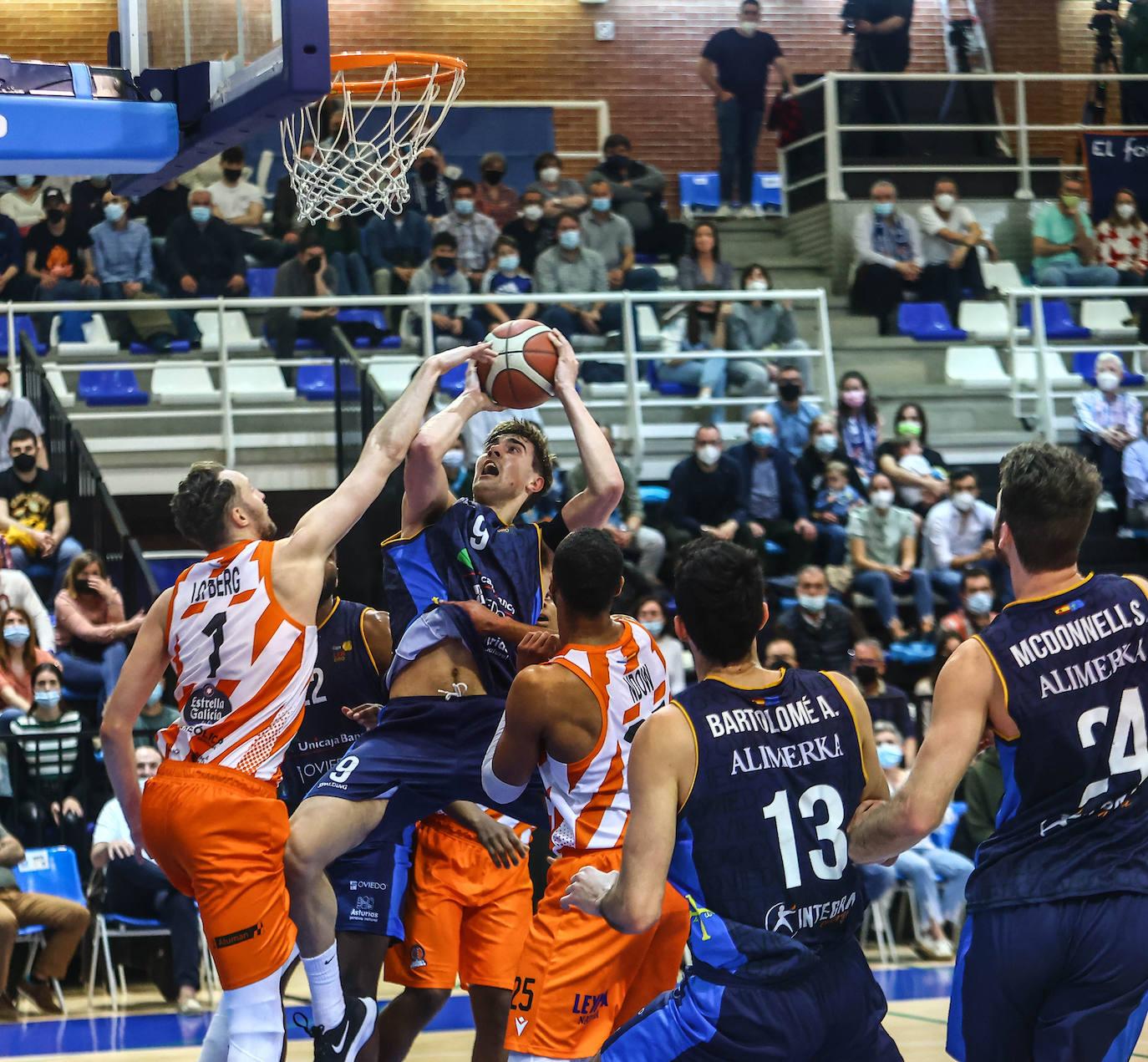 Fotos: Las mejores imágenes del Unicaja Banco Oviedo - Leyma