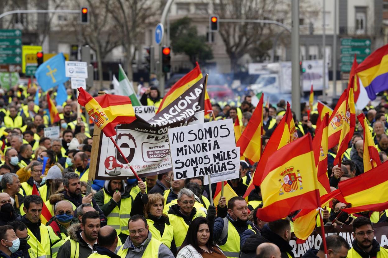Asistentes a la manifestación de los transportistas celebrada el viernes en Madrid. 