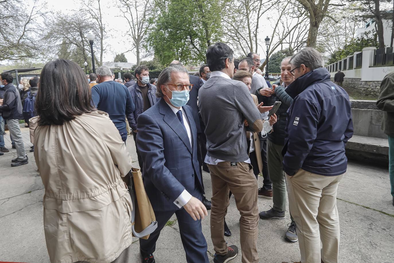 La Iglesia de Somió acogió este lunes la despedida a Gerónimo Lozano, catedrático de Ingeniería de la Construcción, fallecido el domingo a los 88 años en Gijón. Fue uno de los padres de la Escuela de Ingeniería del campus gijonés. 