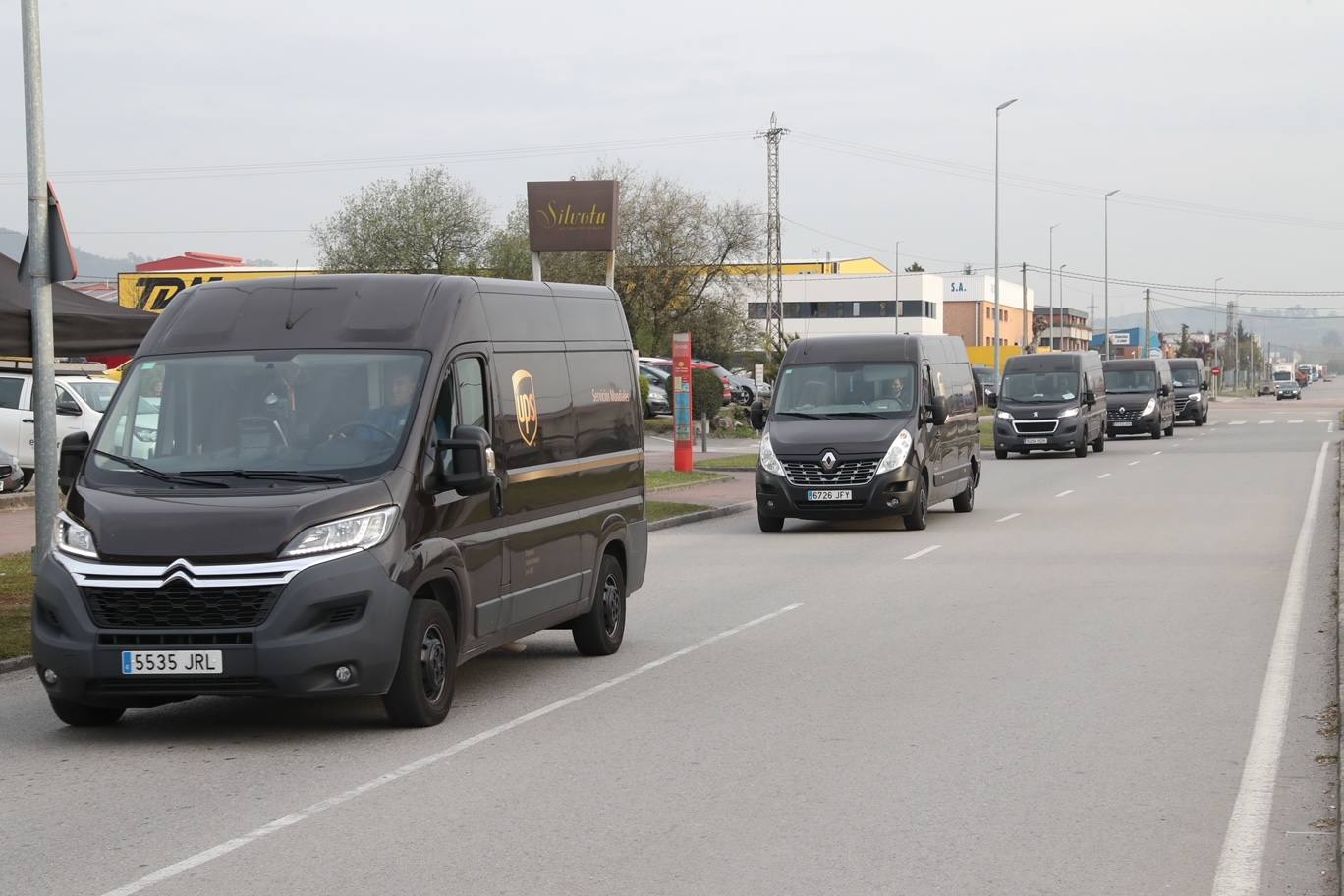 Los huelguistas mantendrán sus movilizaciones hasta que el Gobierno no prohíba por ley trabajar por debajo de los costes. La mayor parte del metal asturiano parará esta semana ante la incapacidad para conseguir materias primas.