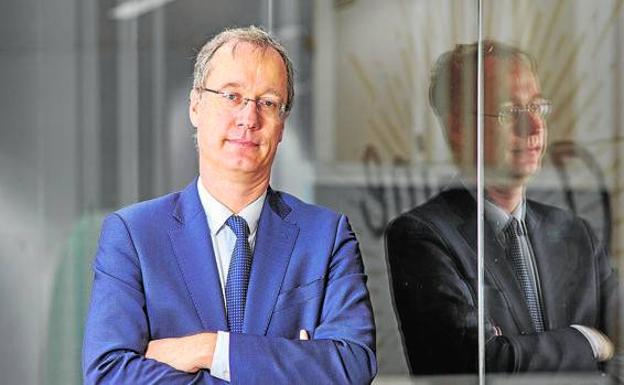 Tobias Zisik (Europcar Iberia): «Nadie quiere alquilar un coche eléctrico y no tener dónde cargarlo»