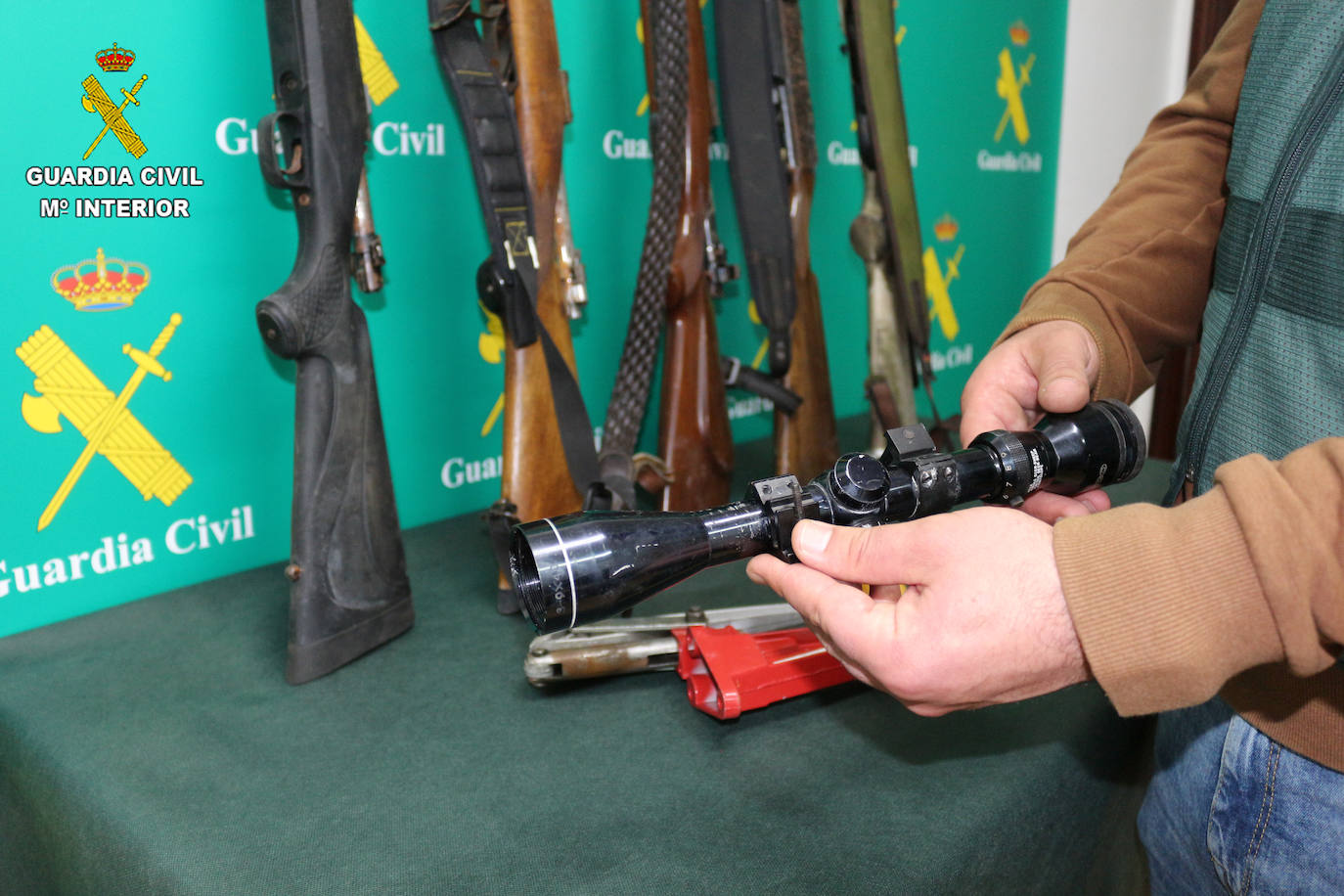 El material que se encontraba dentro del armero sustraido.