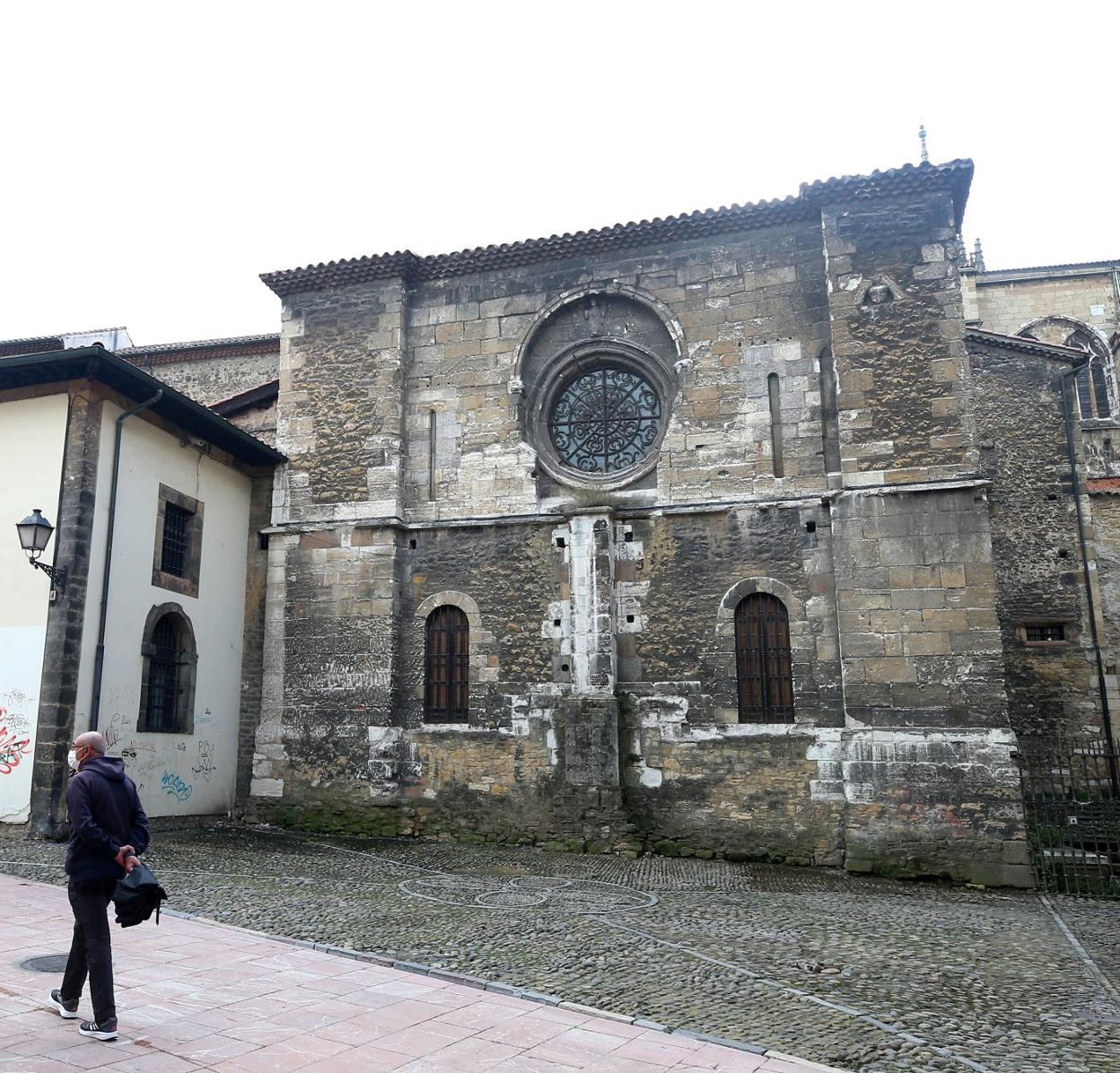 La fachada de la sala capitular de la Catedral, ennegrecida. 