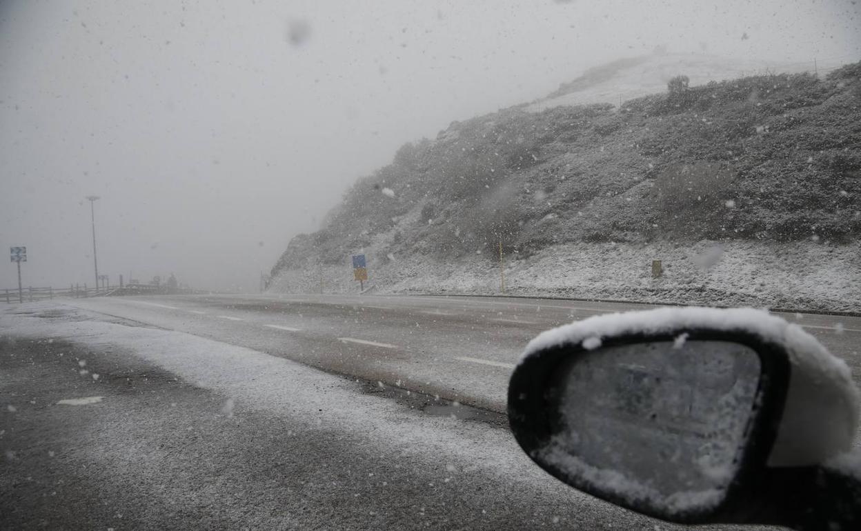 La nieve llega a Pajares. 