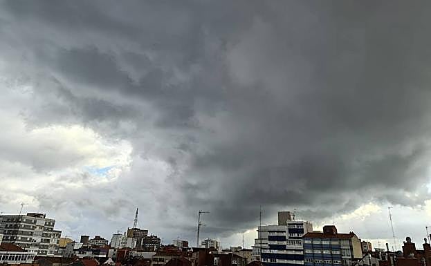 'Ciril' descargó lluvia sobre Gijón esta mañana.