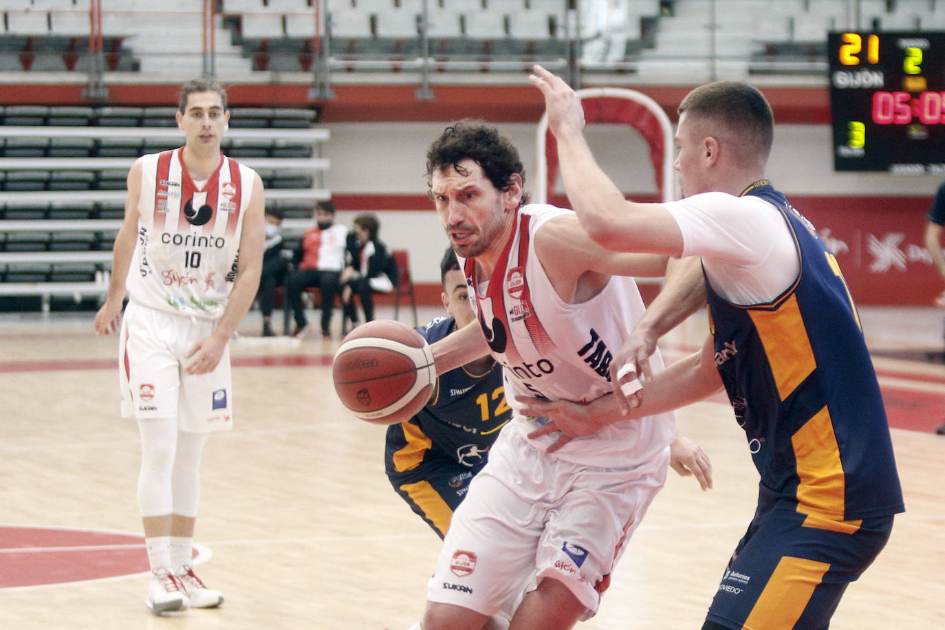 Fotos: Las mejores imágenes del Corinto Gijón Basket - Unicaja Banco Oviedo B