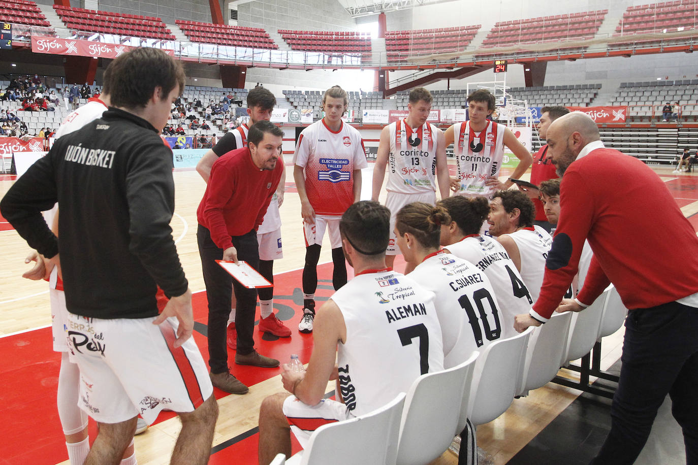 Fotos: Las mejores imágenes del Corinto Gijón Basket - Unicaja Banco Oviedo B
