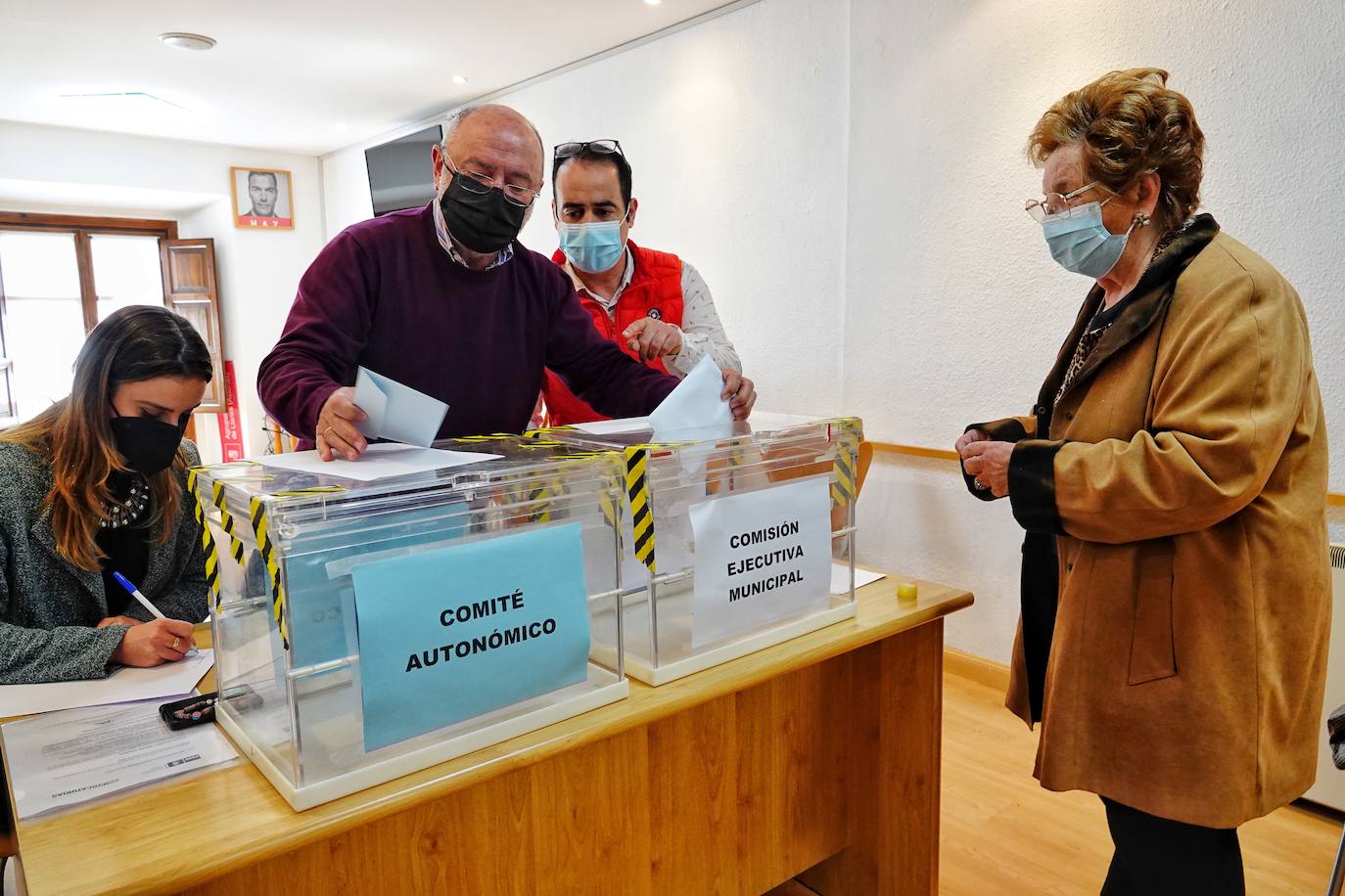 El expresidente del Principado se ha impuesto a Ángel Morales por 123 votos a 94 y ha sido elegido nuevo secretario general del PSOE de Llanes