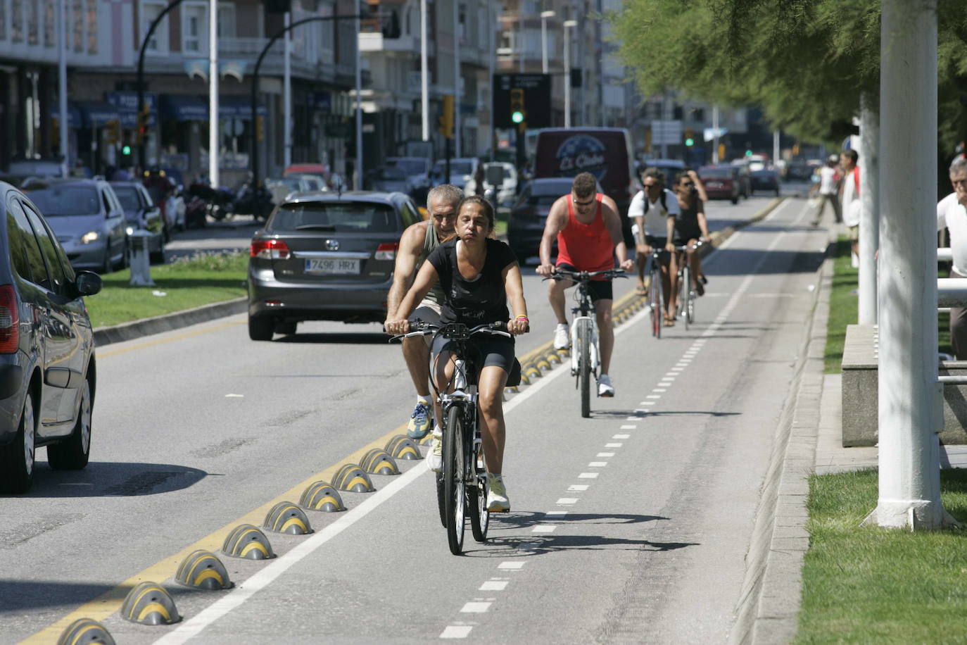 La forma más segura de abrir el coche es 'a la holandesa'