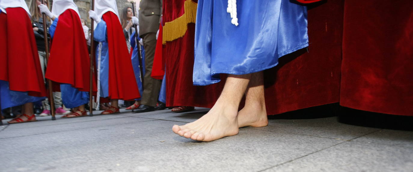 Después de dos años de restricciones por la pandemia, la región se prepara estos días para volver a vivir una Semana Santa en la calle, donde las procesiones volverán a ser las protagonistas. Recuperamos algunas de las imagenes más destacadas de procesiones de años anteriores. En la imagen, procesión de los Sanjuaninos, en Avilés.