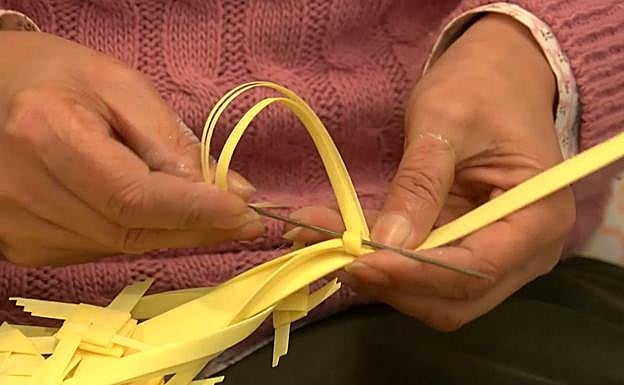 Vídeo: Cómo se hace una palma de Semana Santa