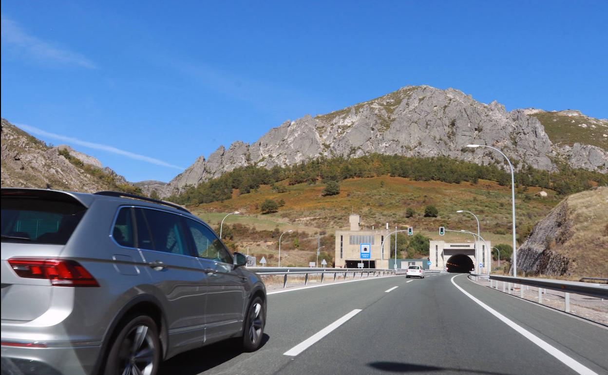 Túneles del Negrón en la autopista del Huerna. 