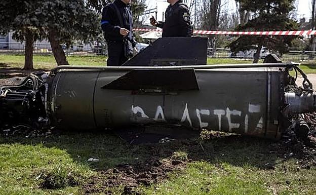 'Por los niños': la inscripción de un misil ruso que ha provocado la masacre en la estación de Kramatorsk