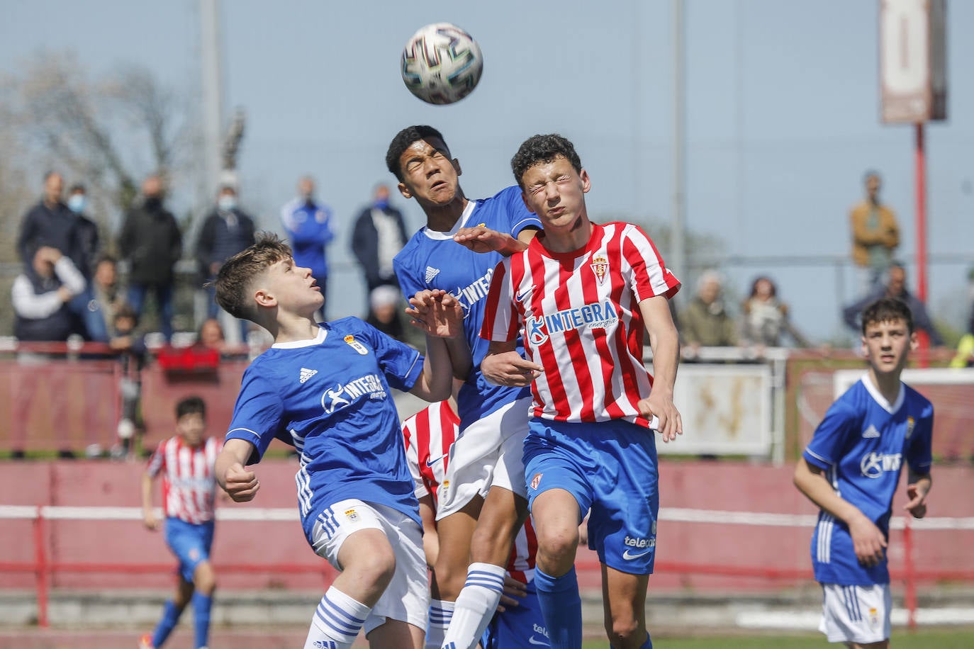 Fotos: Las mejores imágenes del derbi asturiano infantil y alevín