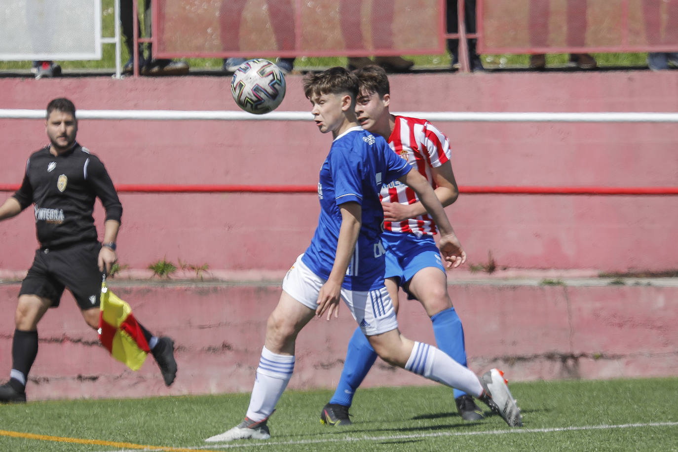 Fotos: Las mejores imágenes del derbi asturiano infantil y alevín
