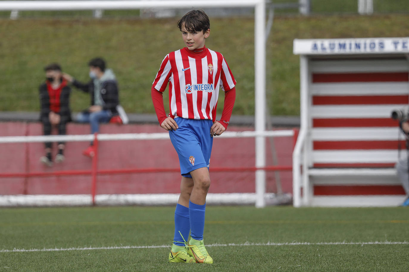Fotos: Las mejores imágenes del derbi asturiano infantil y alevín