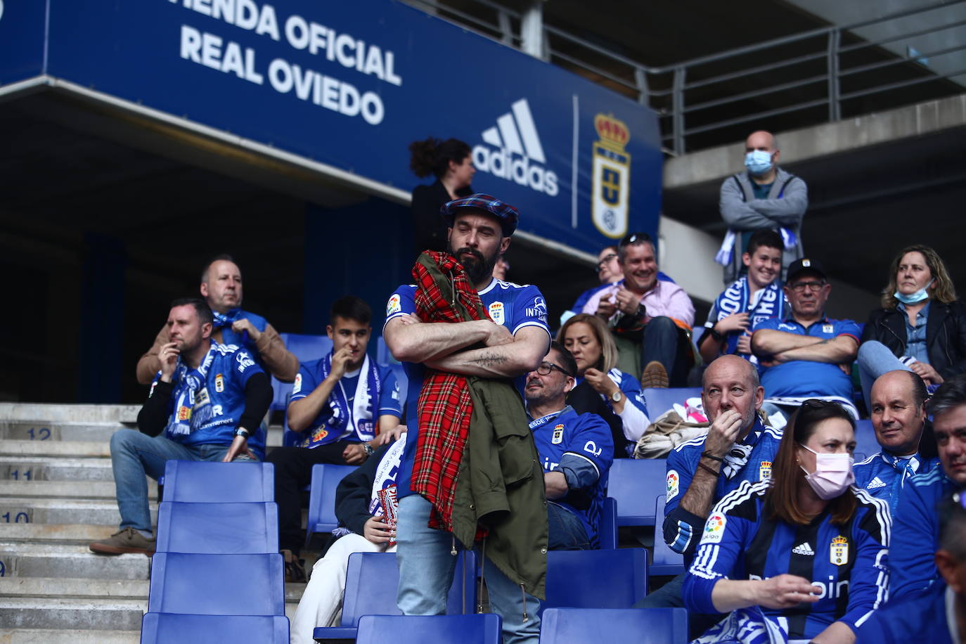 El conjunto azul se llevó la victoria en el Carlos Tartiere gracias a un gol de Bastón.