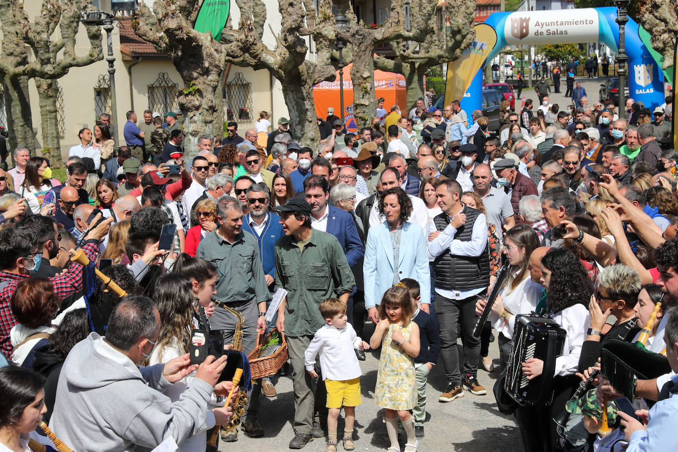 Fotos: Multitudinaria subasta del campanu en Cornellana