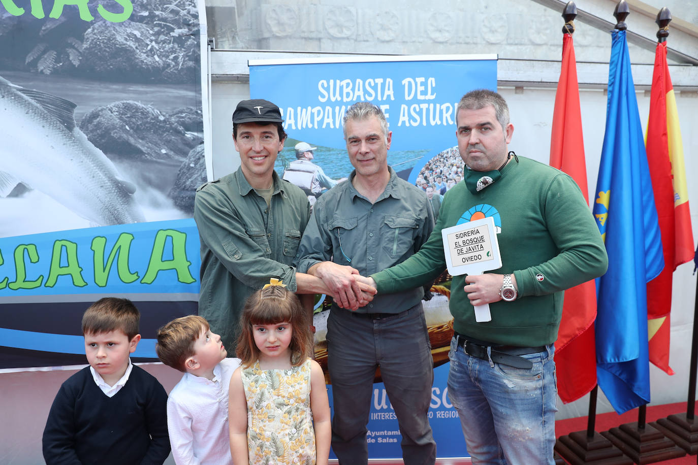 Fotos: Multitudinaria subasta del campanu en Cornellana