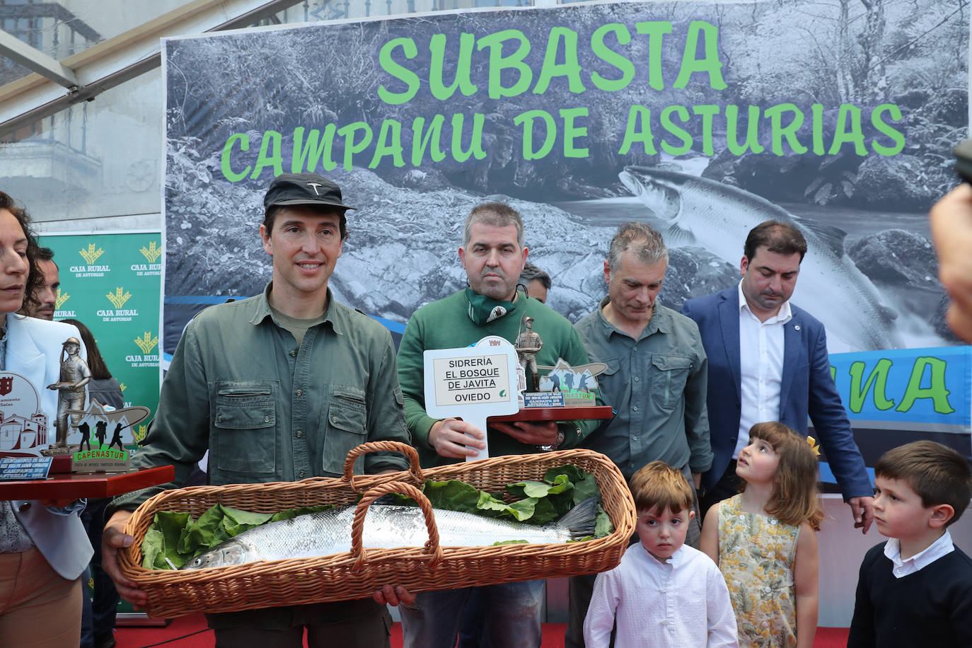 Fotos: Multitudinaria subasta del campanu en Cornellana