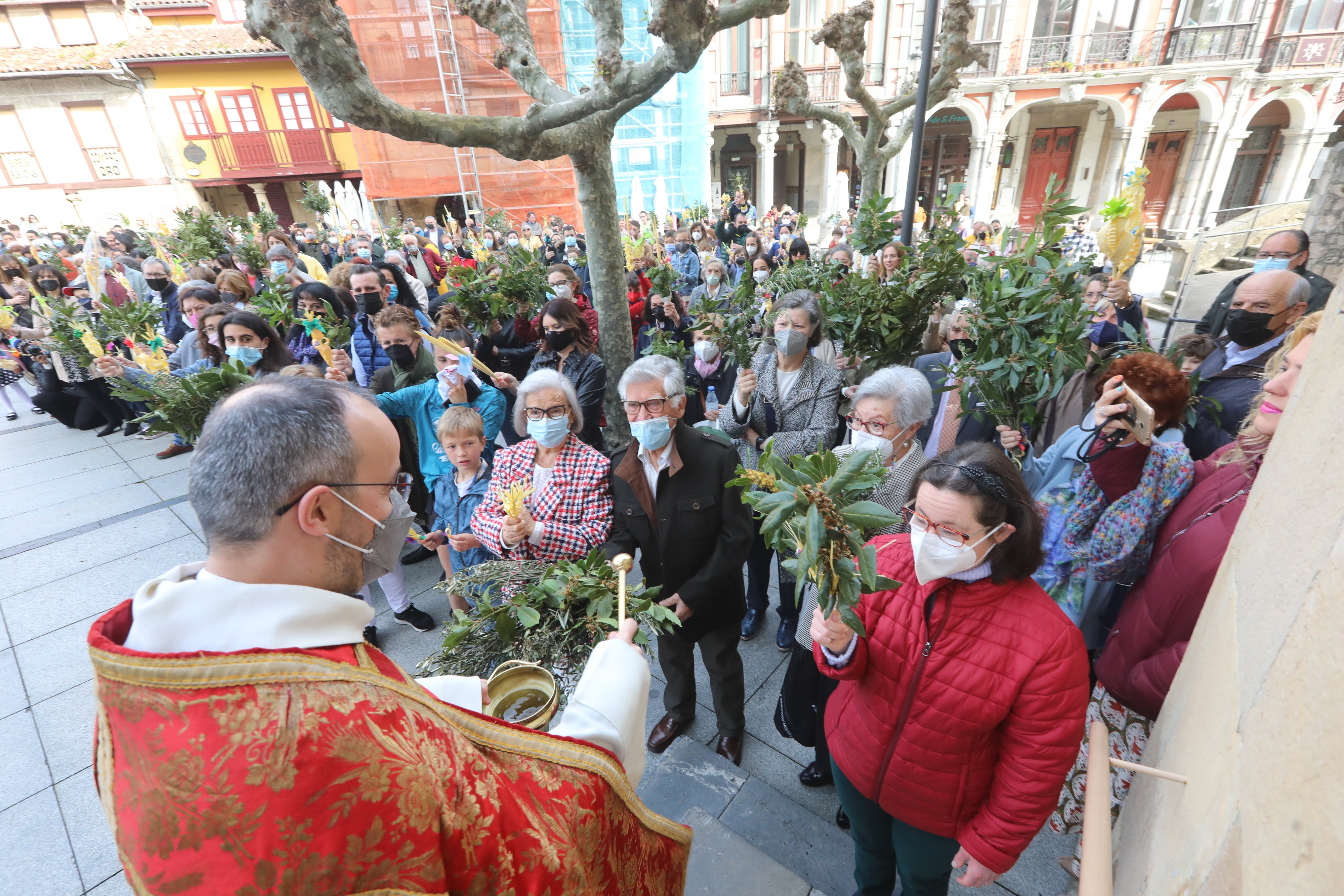 Fotos: Avilés recupera el Domingo de Ramos