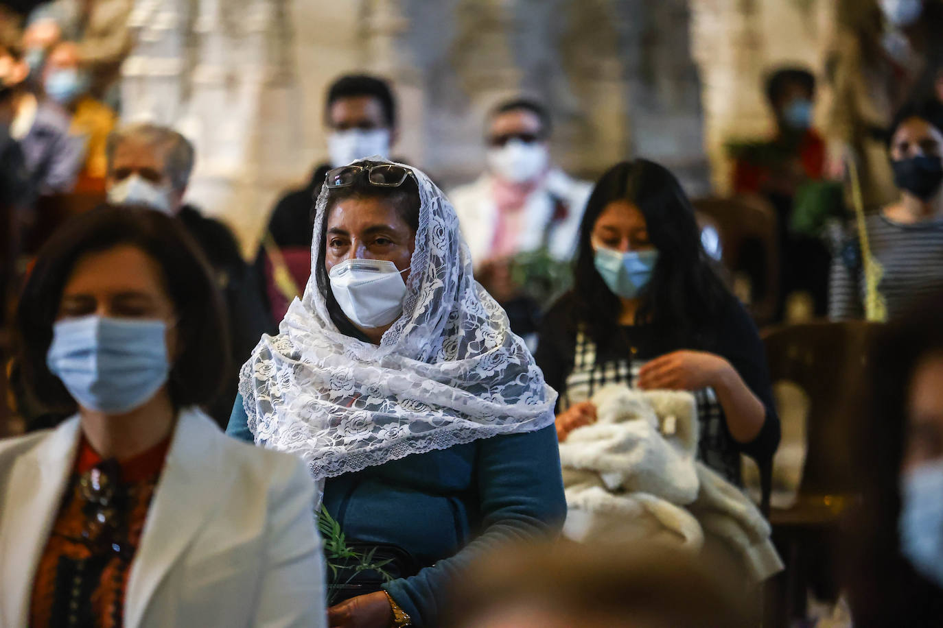 La Semana Santa comienza con una masiva afluencia de fieles a la primera de las procesiones y a las bendiciones de Ramos.