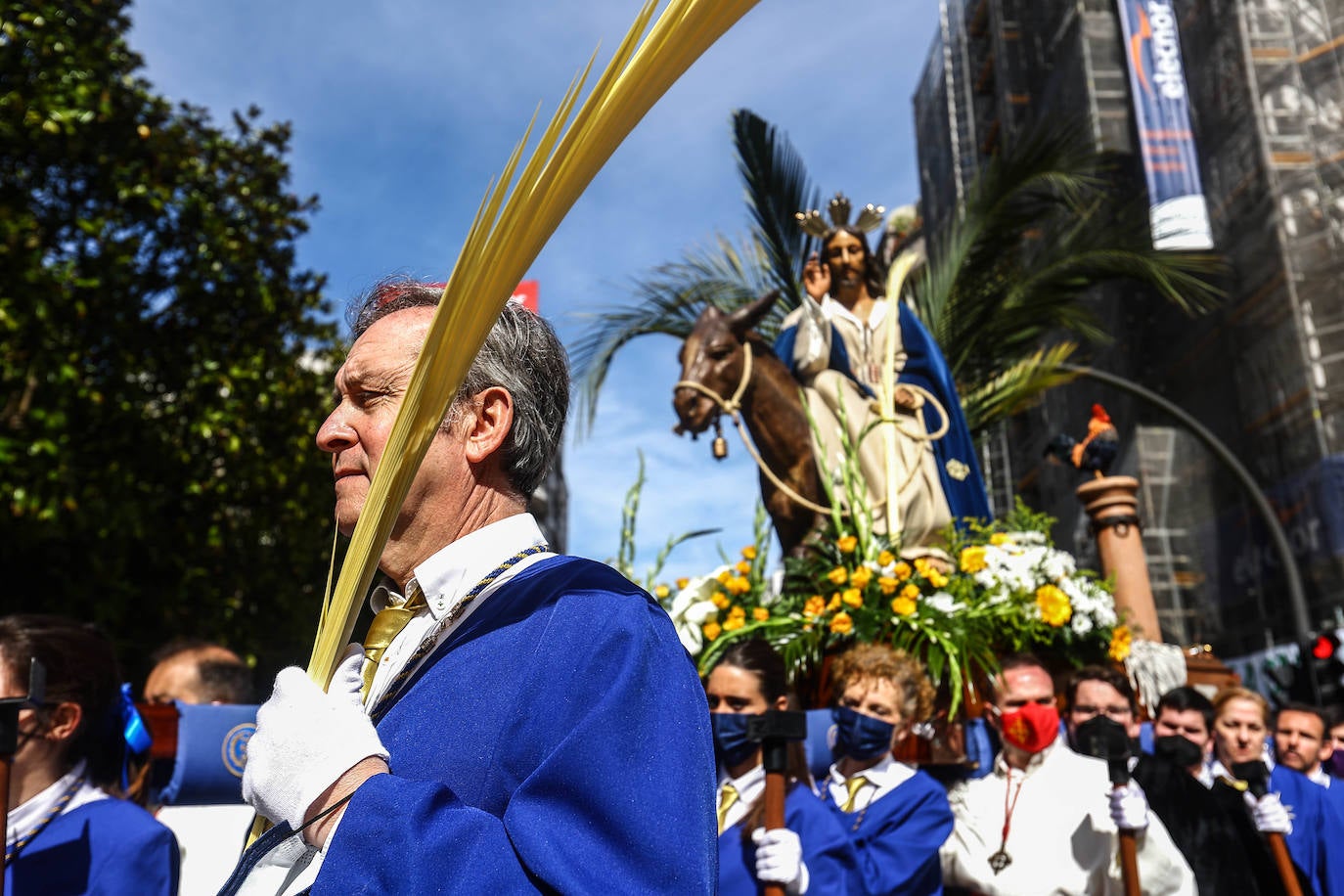 La Semana Santa comienza con una masiva afluencia de fieles a la primera de las procesiones y a las bendiciones de Ramos.