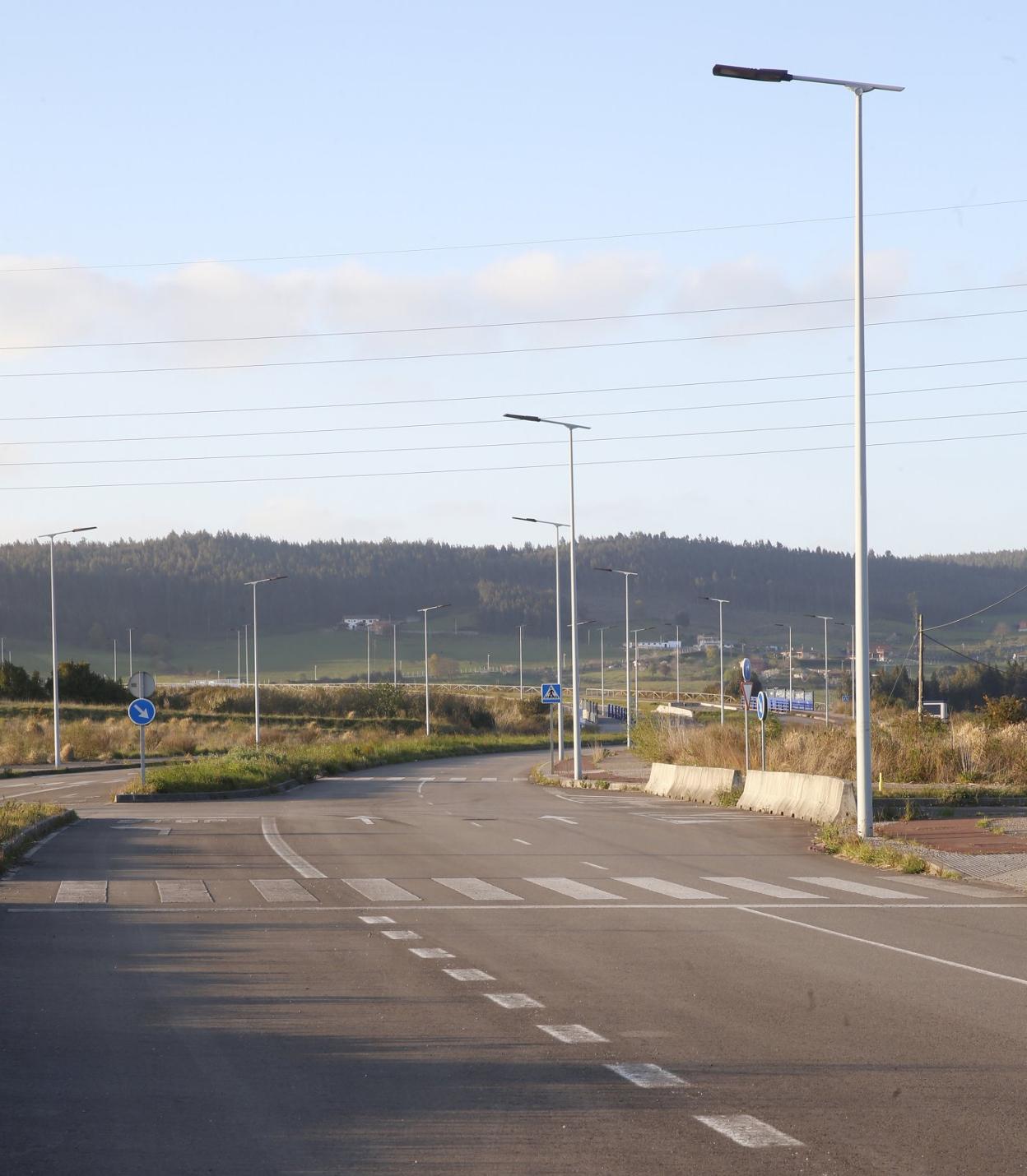 Uno de los viales de la ZALIA, en San Andrés de los Tacones. 