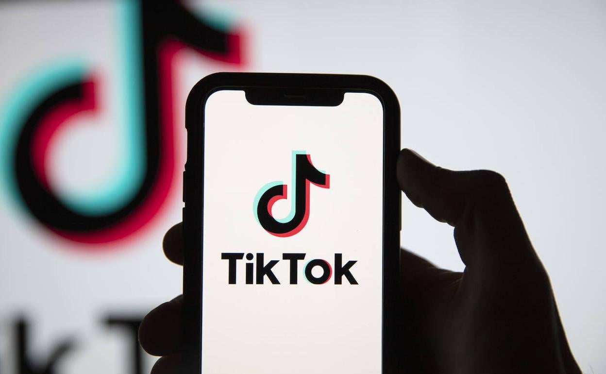 Un vídeo de TikTok se vuelve viral. 
