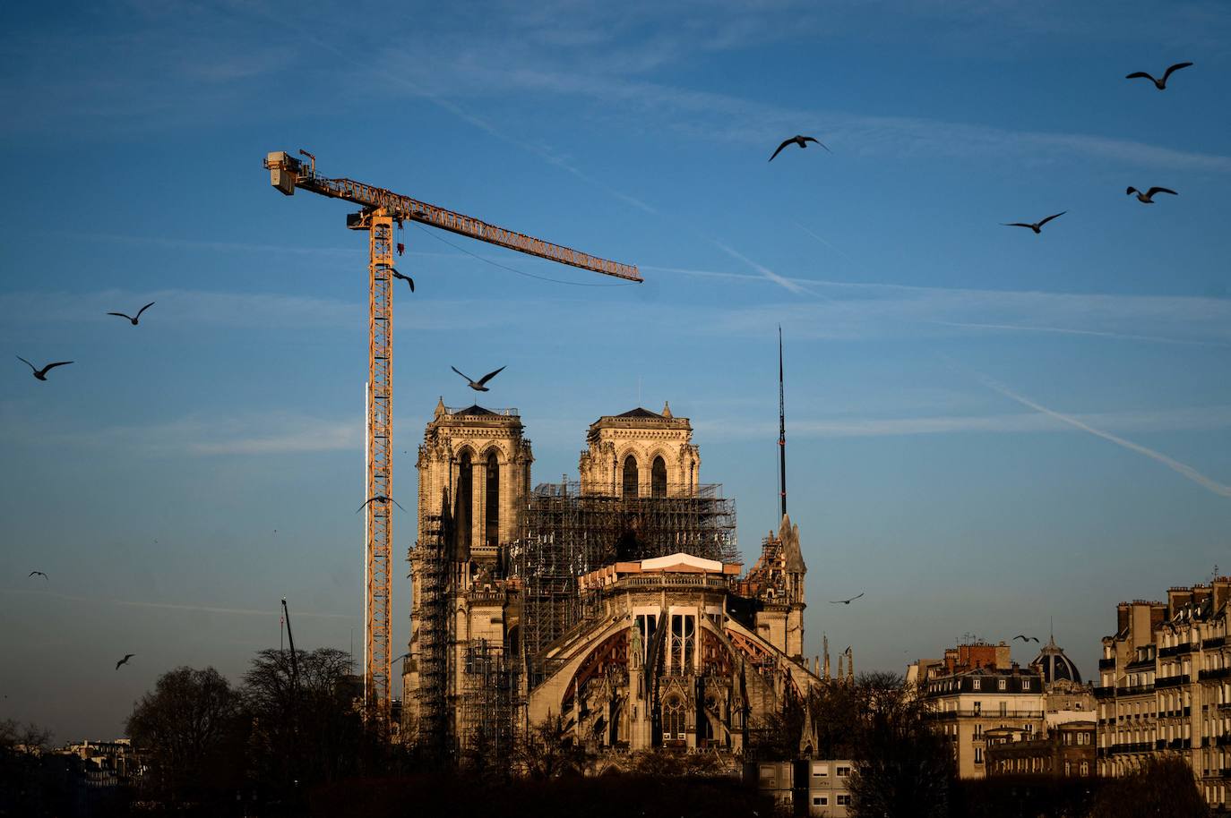 El 15 de abril de 2019 asistíamos atónitos al incendio de Notre Dame de París, la catedral más famosa del mundo. Sin duda una de las catástrofes artísticas más graves de la historia. Tres años después, las obras avanzan a buen ritmo y se espera que el templo reabra el 15 de abril de 2024. La fase inicial acabará este mismo verano.