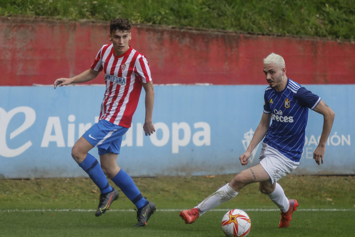 Fotos: Las mejores imágenes del partido entre el Sporting B y el Mosconia