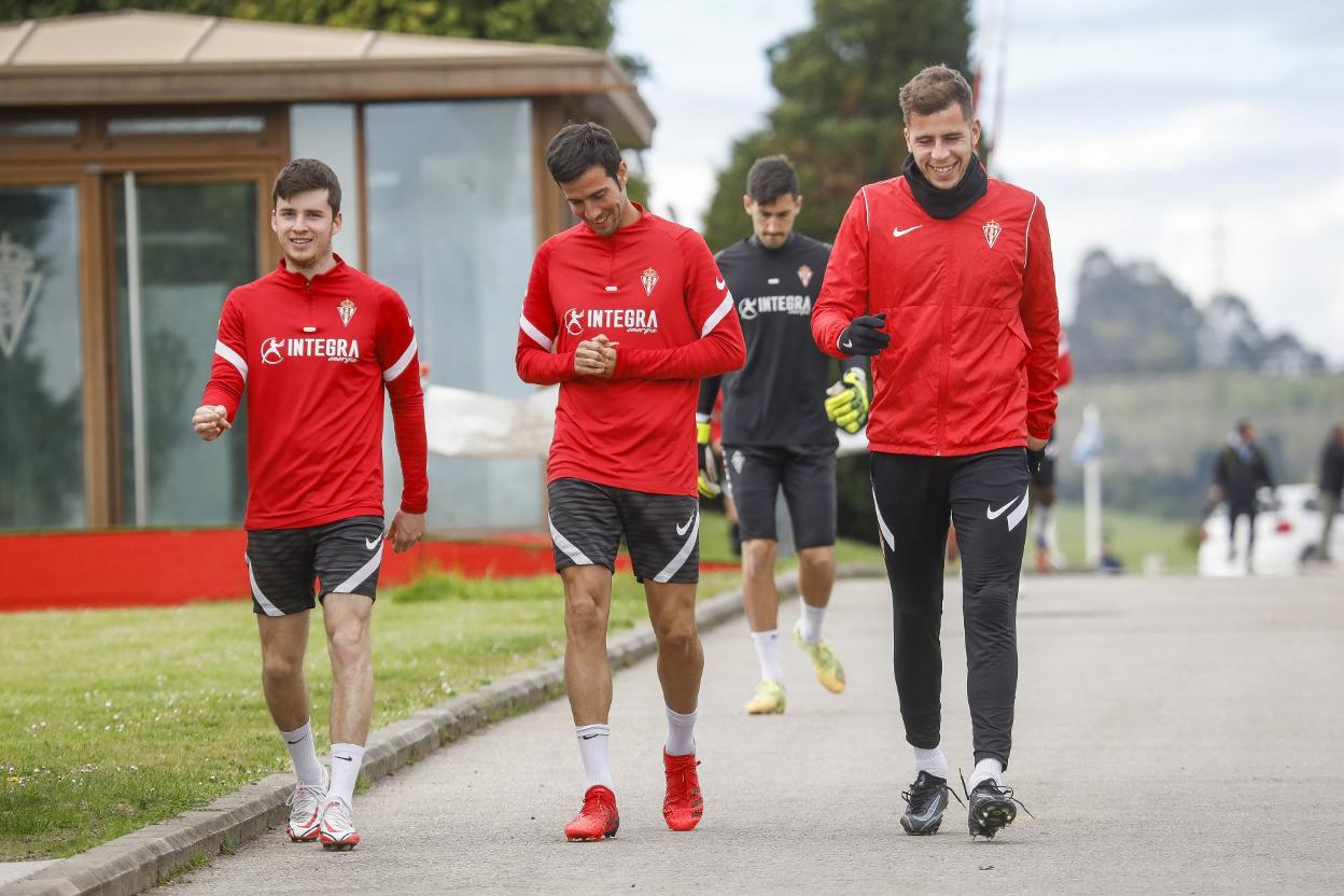 Christian Rivera, junto a Valiente, antes del entrenamiento. 