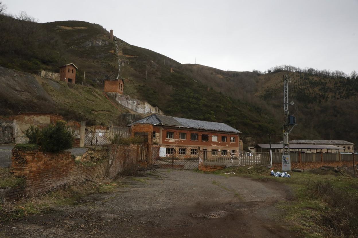 Antigua mina de mercurio de La Soterraña, en Lena. 