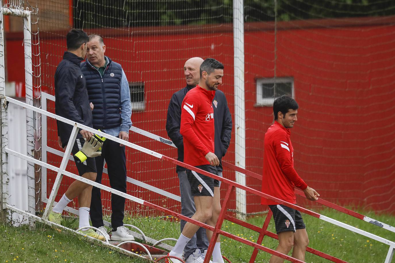 Con Mareo blindado a las miradas ajenas al equipo, José Luis Martí dirigió la sesión enfocada al duelo contra el Oviedo y concluyó su preparación con una sesión a puerta cerrada que siguieron desde las proximidades del campo número 2 el 'coach' Joseba del Carmen y el director deportivo, Javi Rico.