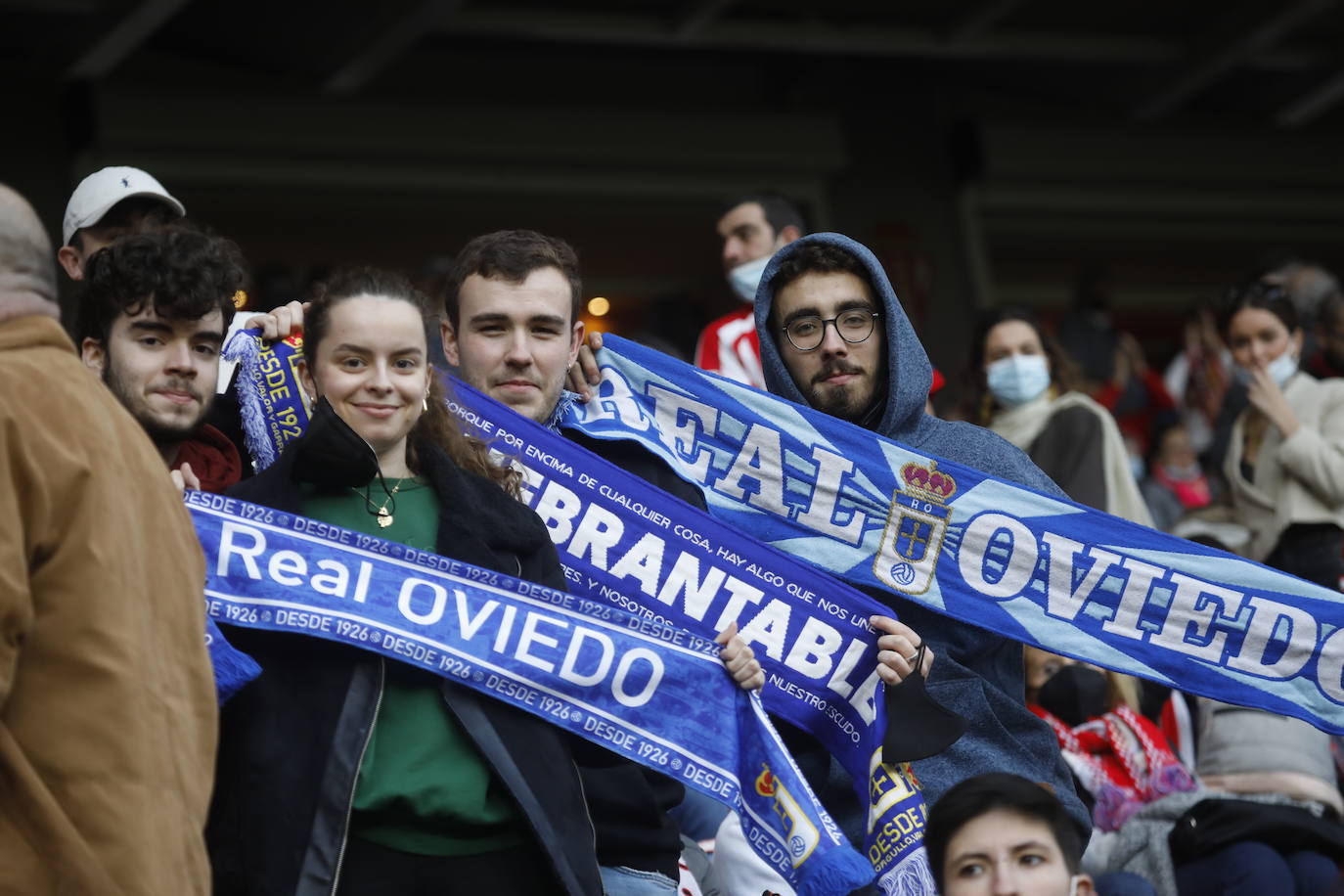 Fotos: ¿Estuviste en el Sporting - Real Oviedo? ¡Búscate en las gradas de El Molinón!