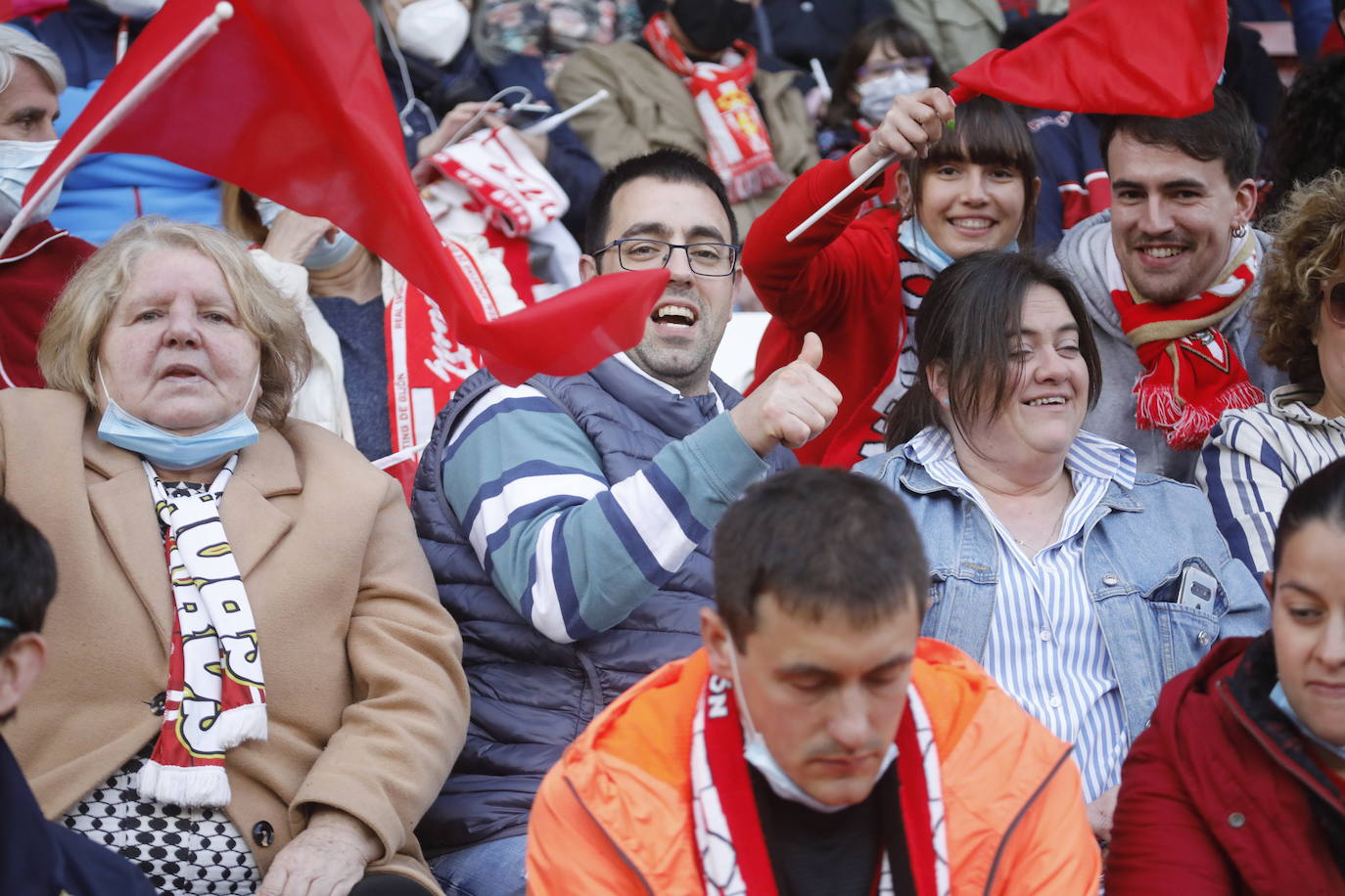 Fotos: ¿Estuviste en el Sporting - Real Oviedo? ¡Búscate en las gradas de El Molinón!